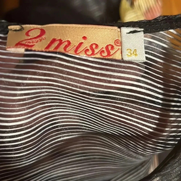 2 Miss Blouse  - Picture 7 of 7